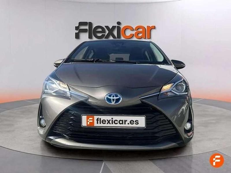 Usado Toyota Yaris Hybrid Active 100 CV (73 kW) 2019 Marrón Utilitario