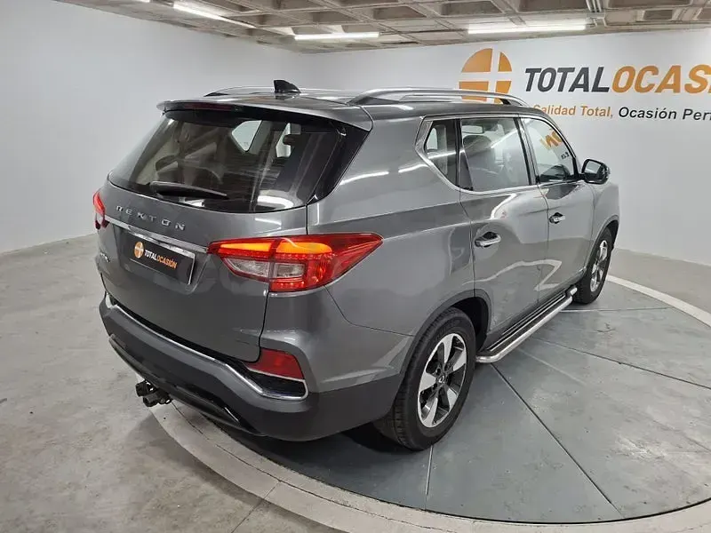 Usado SsangYong Rexton 181 CV (133 kW) 2019 Gris / plata SUV