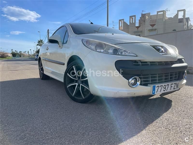 Usado Peugeot 207 CC Sport 110 CV (80 kW) 2008 Blanco Descapotable