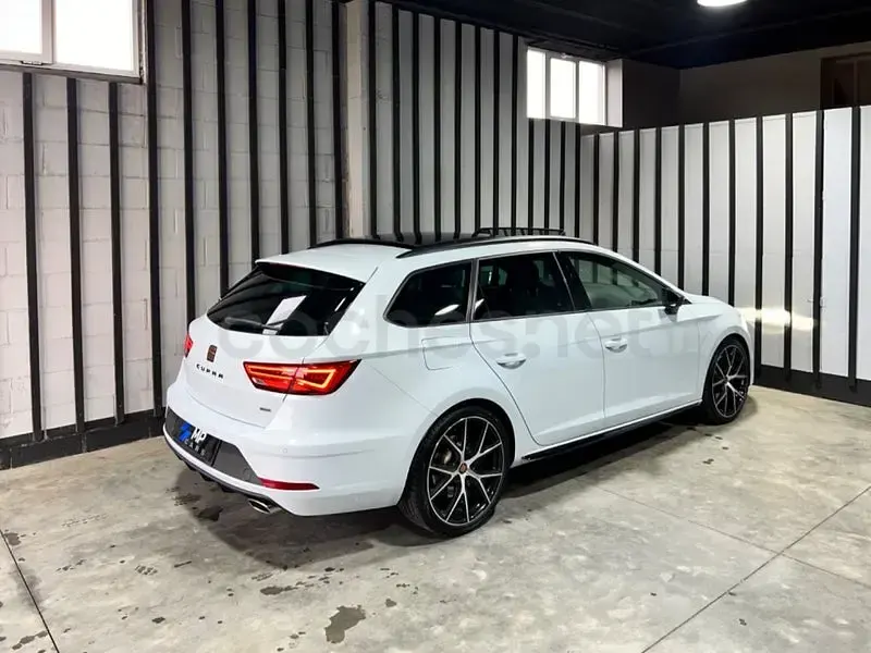 Usado Seat Leon 4Drive 300 CV (220 kW) 2020 Azul Familiar
