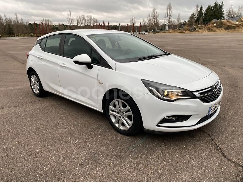 Blanco Usado 2016 Opel Astra Selective Berlina | 5950 € (Buen precio) - Imagen 1/4