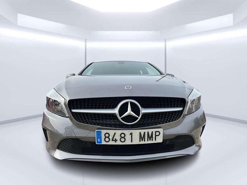 Gris Usado 2018 Mercedes A180 Utilitario | 15.950 € (Precio justo) - Imagen 1/4
