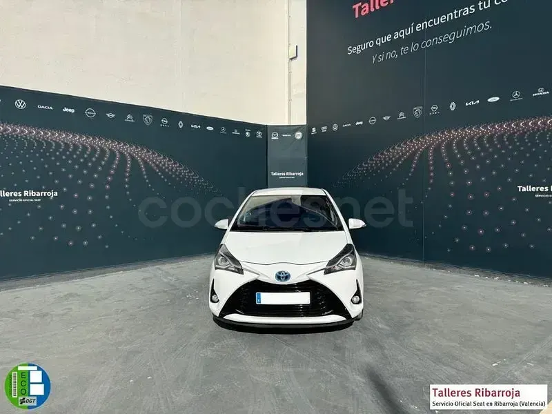 Usado Toyota Yaris Hybrid 100 CV (73 kW) 2020 Blanco Berlina