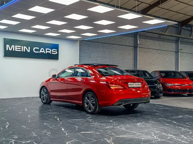 Usado Mercedes CLA200 156 CV (114 kW) 2018 Rojo Coupe