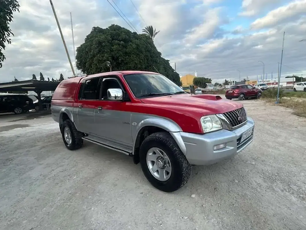 Usado Mitsubishi L200 114 CV (83 kW) 2004 Rojo Pickup/Camioneta