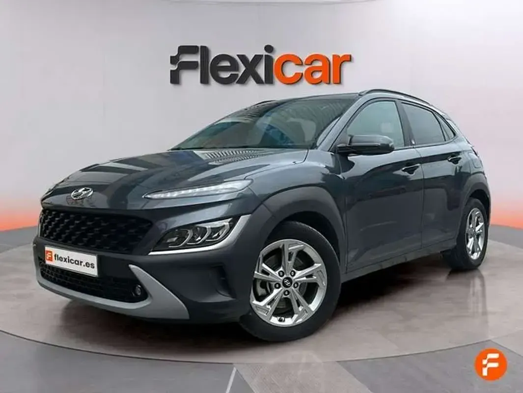Usado Hyundai Kona 120 CV (88 kW) 2022 Gris SUV