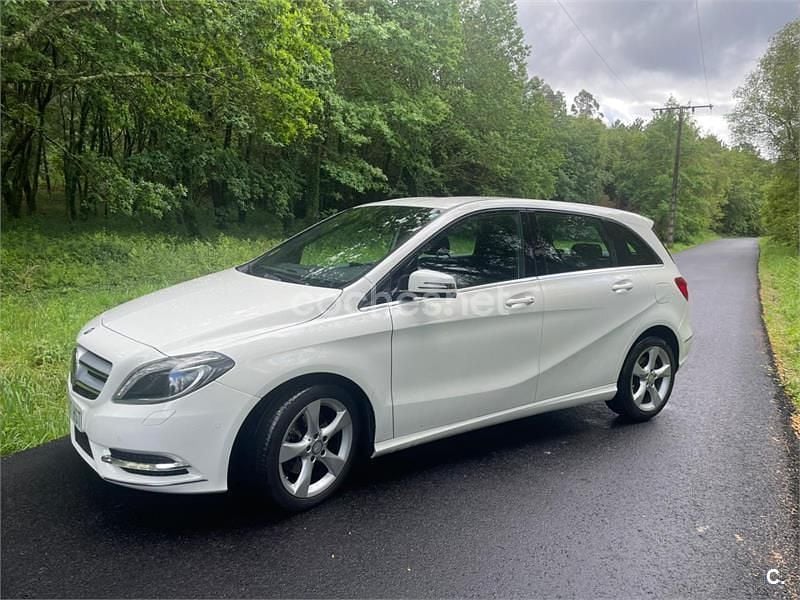 Blanco Usado 2013 Mercedes B200 Monovolumen | 11.700 € (Un poco caro) - Imagen 1/4