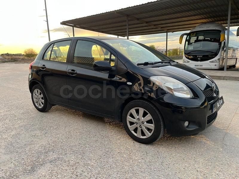 Usado Toyota Yaris Active 90 CV (66 kW) 2009 Negro Utilitario