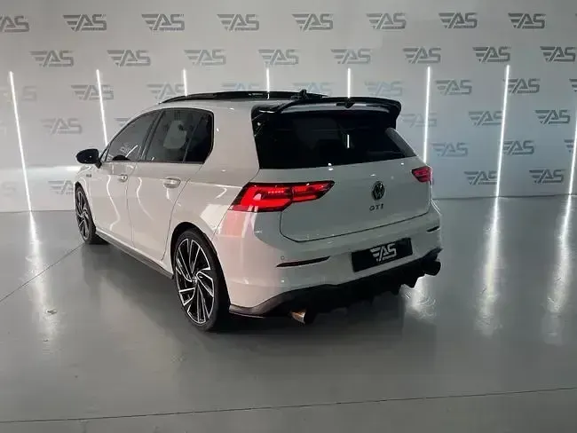 Usado VW Golf VIII GTI 245 CV (180 kW) 2020 Blanco Utilitario