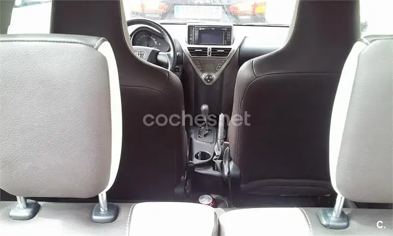 Usado Toyota iQ 68 CV (50 kW) 2009 Violeta / lila Utilitario