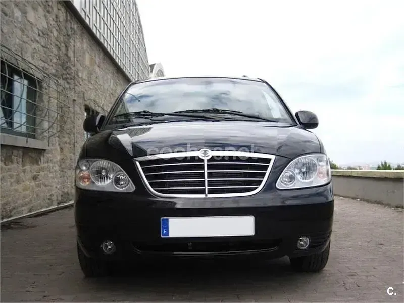 Usado SsangYong Rodius Limited 165 CV (121 kW) 2011 Negro Monovolumen