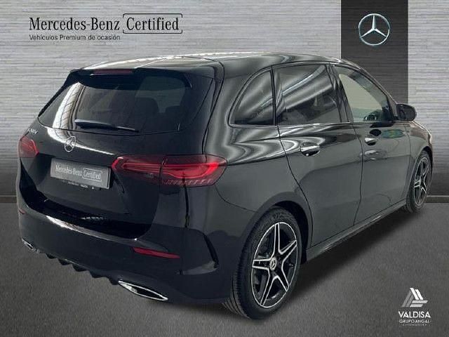 Usado Mercedes B200 AMG line 150 CV (110 kW) 2025 Negro noche Monovolumen