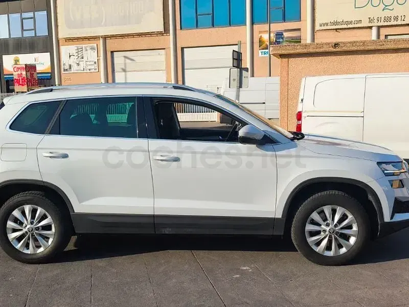Usado Skoda Karoq Ambition 150 CV (110 kW) 2023 Blanco SUV