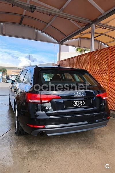 Usado Audi A4 150 CV (110 kW) 2018 Negro Familiar