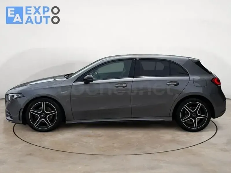 Usado Mercedes A180 116 CV (85 kW) 2021 Gris / plata Berlina