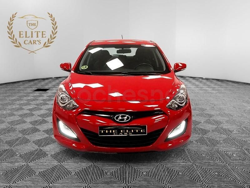 Usado Hyundai i30 90 CV (66 kW) 2012 Rojo Berlina