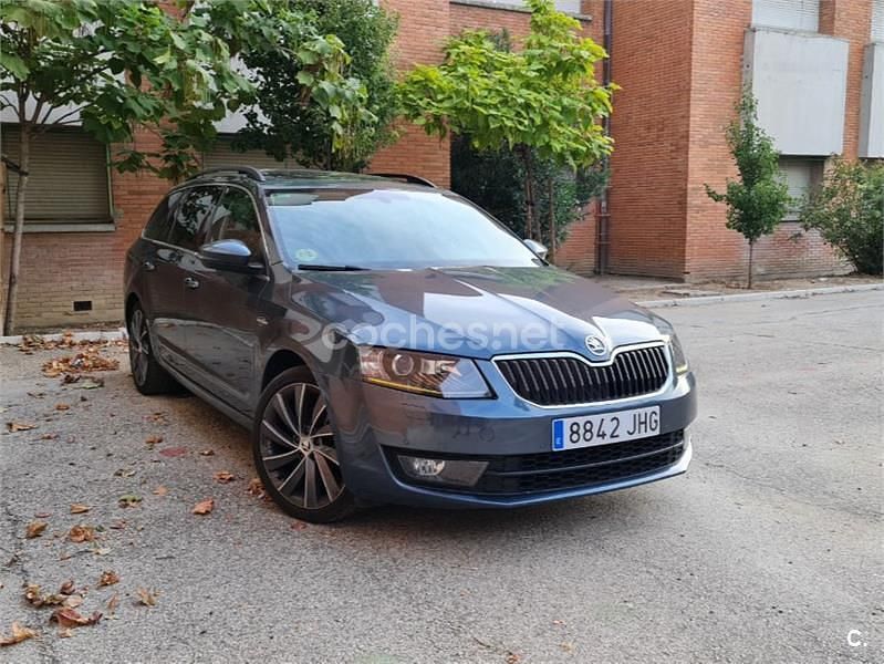Gris / plata Usado 2015 Skoda Octavia Familiar | 11.995 € (Precio justo) - Imagen 1/4