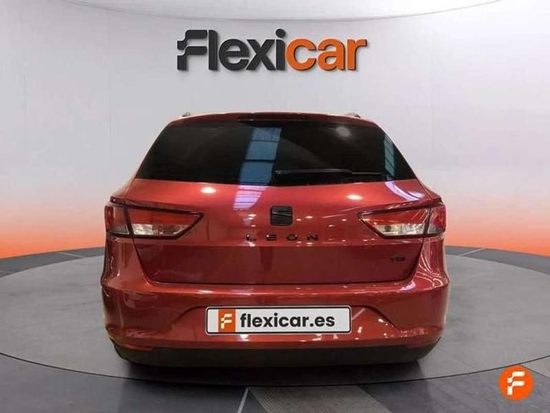 Usado Seat Leon ST Reference 105 CV (77 kW) 2015 Burdeos Familiar