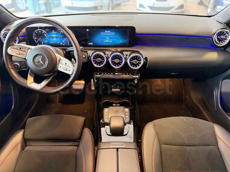 Usado Mercedes A180 116 CV (85 kW) 2023 Gris / plata Berlina
