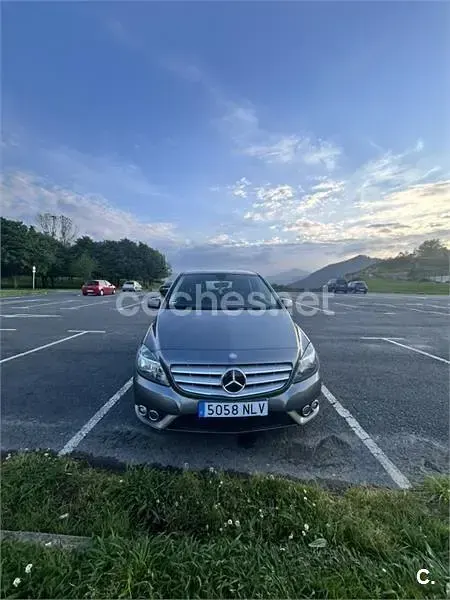 Usado Mercedes B180 109 CV (80 kW) 2012 Gris / plata Utilitario