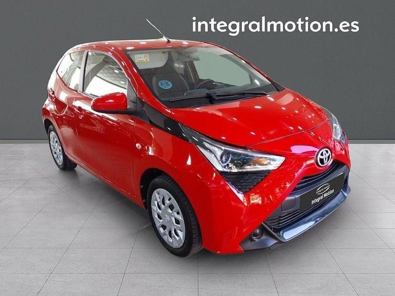 Rojo Usado 2021 Toyota Aygo X-play Utilitario | 11.900 € (Precio justo) - Imagen 1/4