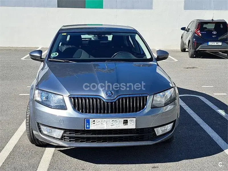 Usado Skoda Octavia Elegance 150 CV (110 kW) 2013 Gris / plata Berlina