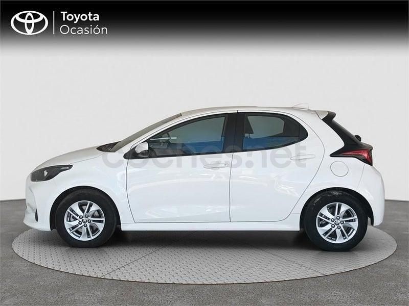 Usado Toyota Yaris Hybrid Active 116 CV (85 kW) 2022 Blanco Berlina