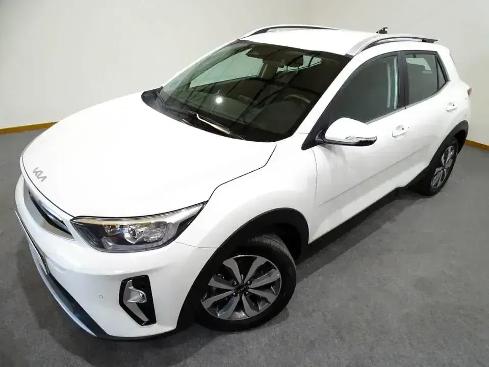 Usado Kia Stonic 84 CV (61 kW) 2023 Blanco SUV