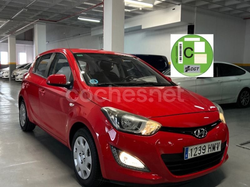 Rojo Usado 2012 Hyundai i20 Berlina | 7690 € (Buen precio) - Imagen 1/4