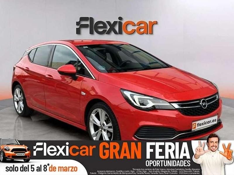 Usado Opel Astra Excellence 150 CV (110 kW) 2018 Rojo Familiar