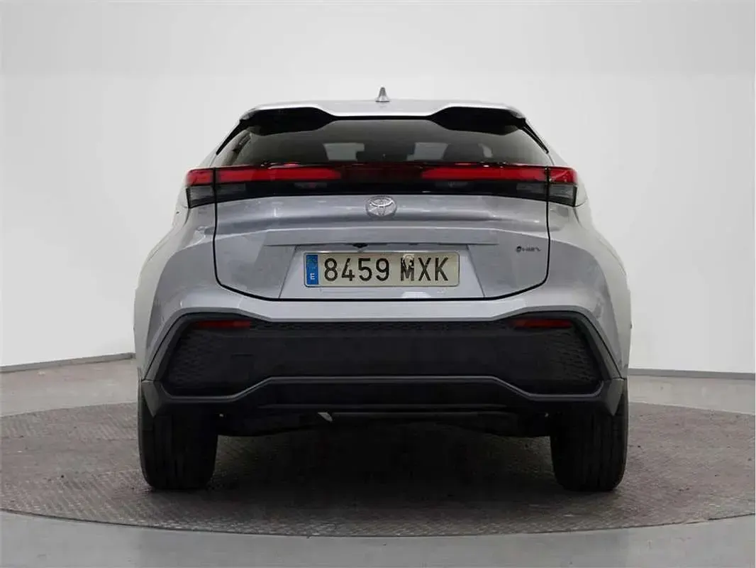 Begagnad Toyota C-HR Advance 140 HK (102 kW) 2024 SUV