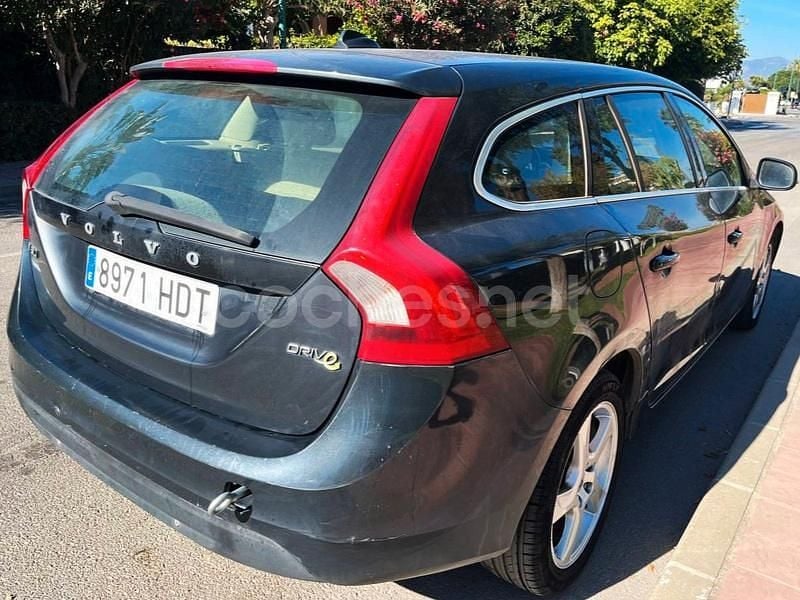 Usado Volvo V60 Momentum 116 CV (85 kW) 2011 Azul Familiar