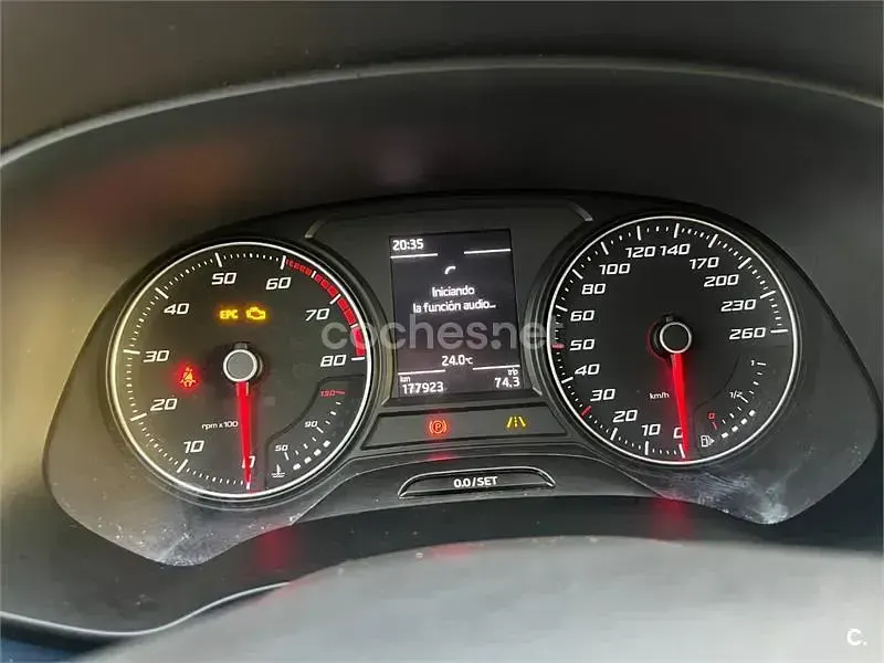 Usado Seat Leon CONNECT 150 CV (110 kW) 2016 Azul Familiar