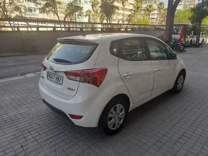 Usado Hyundai ix20 Classic 90 CV (66 kW) 2012 Blanco Utilitario