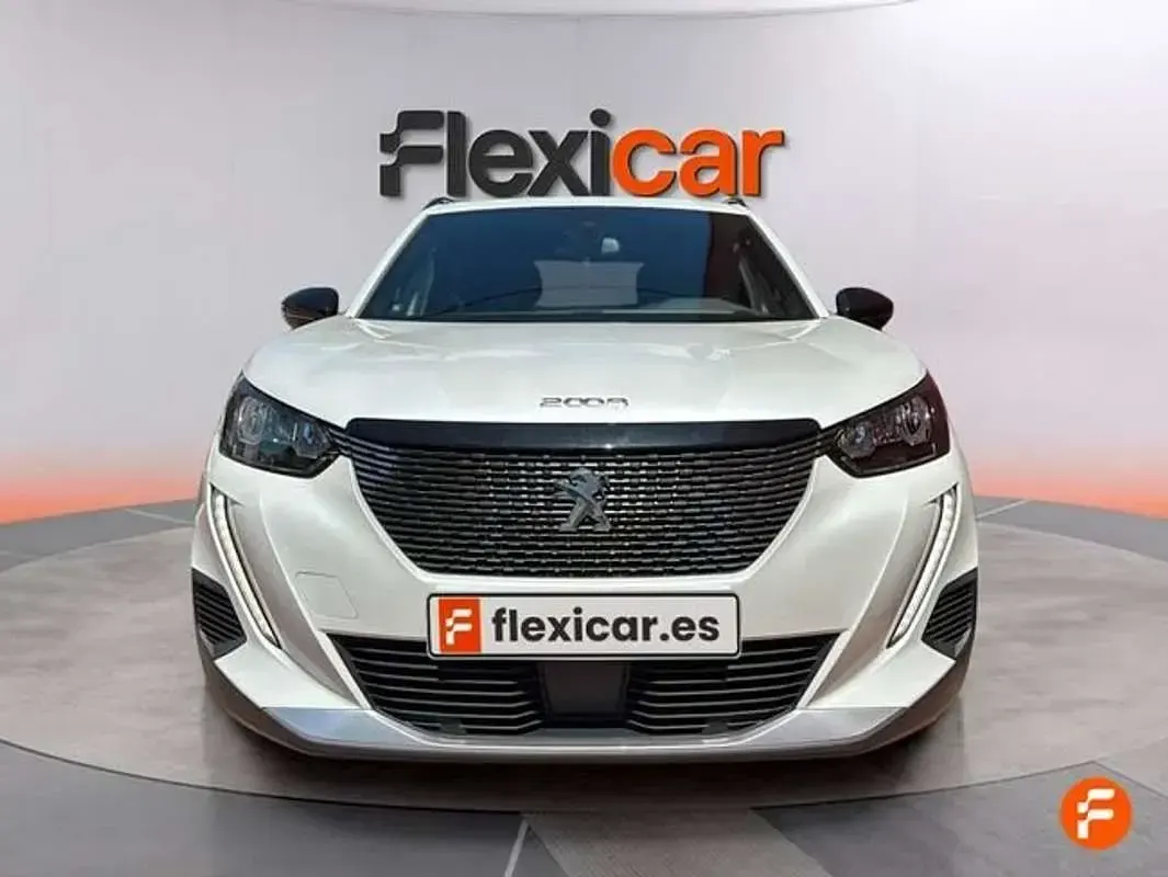 Usado Peugeot 2008 Allure 131 CV (96 kW) 2023 Blanco SUV