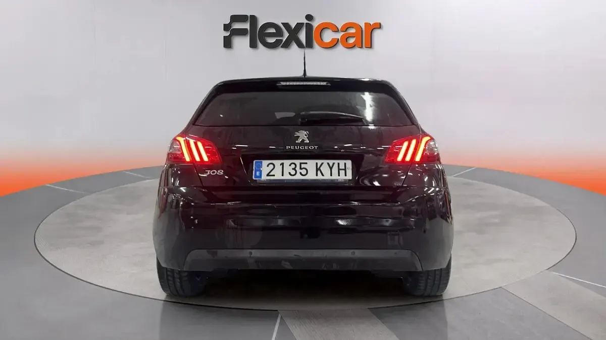 Usado Peugeot 308 Style 101 CV (74 kW) 2019 Negro Berlina