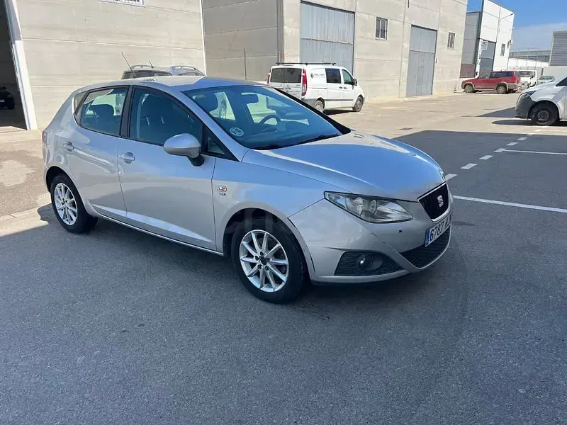 Usado Seat Ibiza Style 105 CV (77 kW) 2011 Gris / plata Berlina