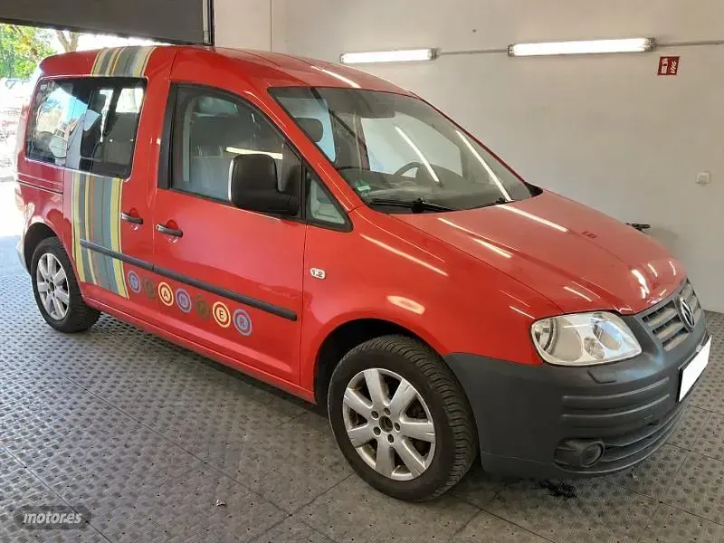 Usado VW Caddy Life 110 CV (80 kW) 2006 Rojo Monovolumen