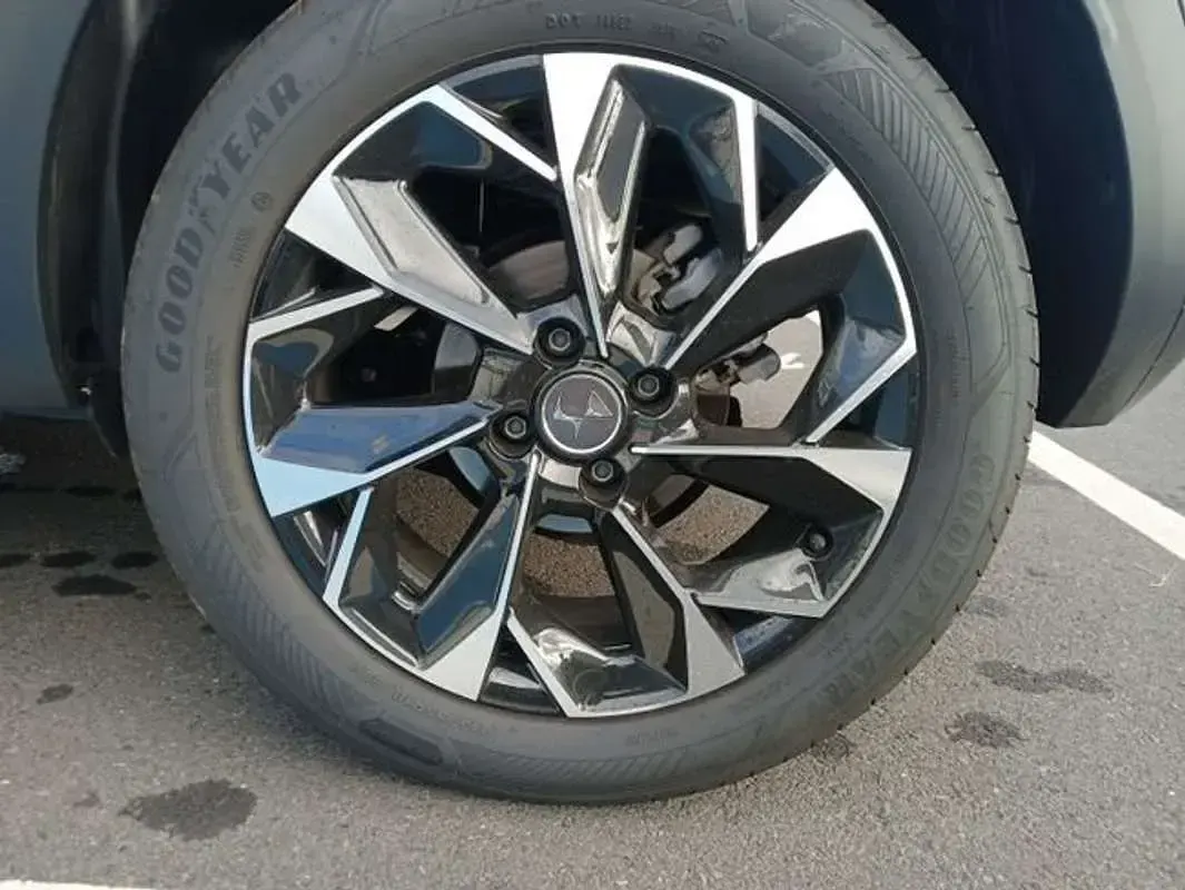 Usado DS Automobiles DS3 Opera 131 CV (96 kW) 2025 Gris Berlina