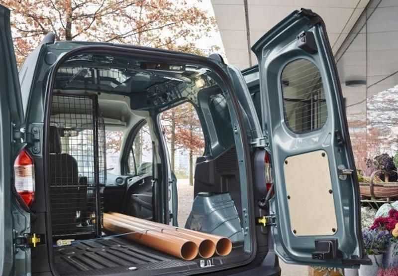Blanco Usado 2018 Ford Transit Trend Familiar | 9990 € (Precio justo) - Imagen 1/4