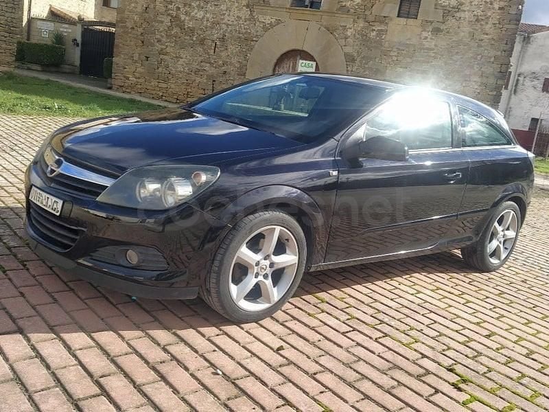 Usado Opel Astra GTC Sport 105 CV (77 kW) 2007 Negro Berlina