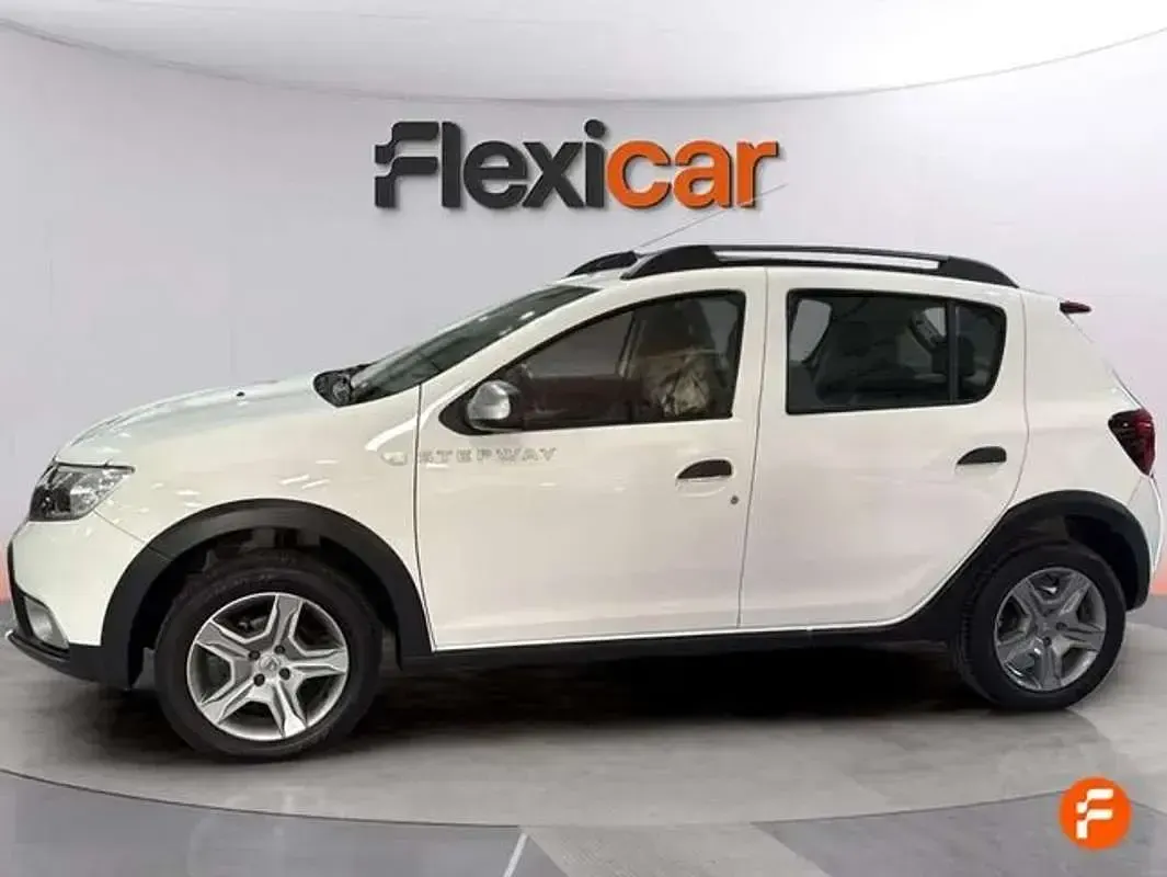 Usado Dacia Sandero Comfort 95 CV (69 kW) 2020 Blanco Berlina