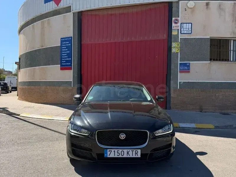Usado Jaguar XE Prestige 180 CV (132 kW) 2019 Negro Berlina