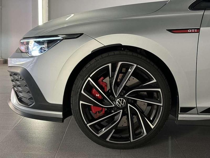 Usado VW Golf VII GTI 300 CV (220 kW) 2021 Gris Utilitario