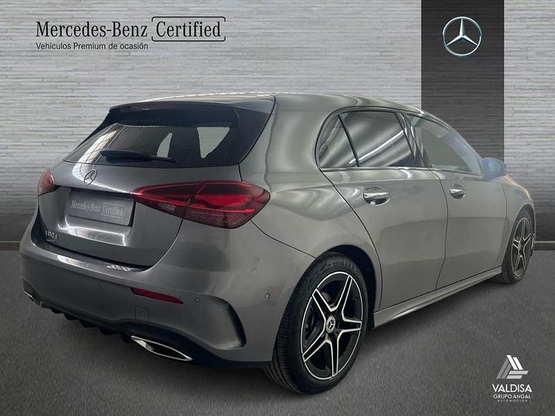 Usado Mercedes A180 AMG line 116 CV (85 kW) 2025 Gris montaña Berlina