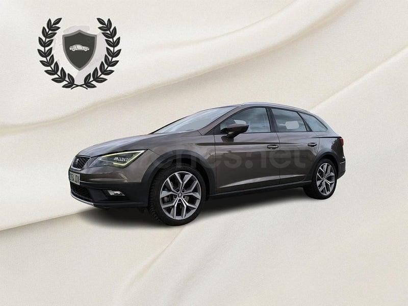 Usado Seat Leon 4Drive 184 CV (135 kW) 2015 Marrón Familiar