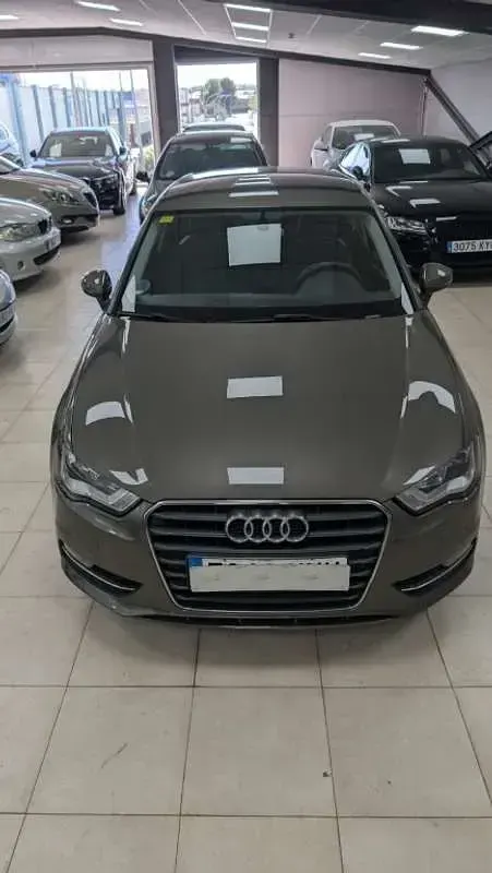 Usado Audi A3 Ambiente 122 CV (89 kW) 2013 Negro Utilitario