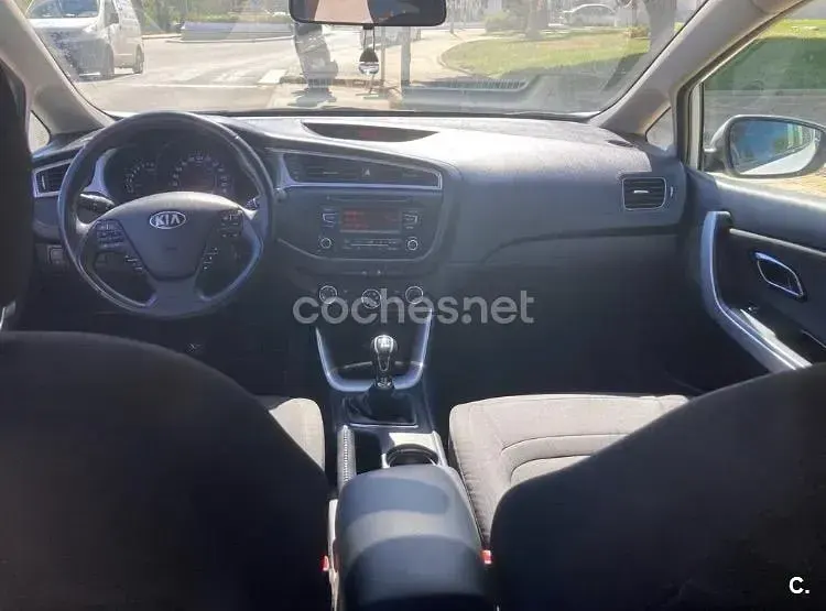 Używany Kia Ceed Plus 100 KM (73 kW) 2017 Biały Hatchback