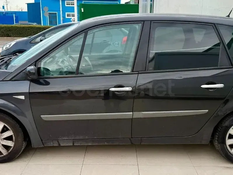Usado Renault Scénic Dynamique 105 CV (77 kW) 2007 Negro Monovolumen