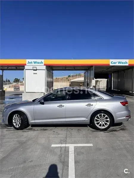 Usado Audi A4 Advanced Plus 190 CV (139 kW) 2019 Gris / plata Berlina